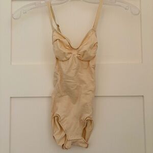 ARITZIA - ShapeEnhance Seamless Full-Bum Bodysuit - Tan -SMALL BRAND NEW w/ TAGS